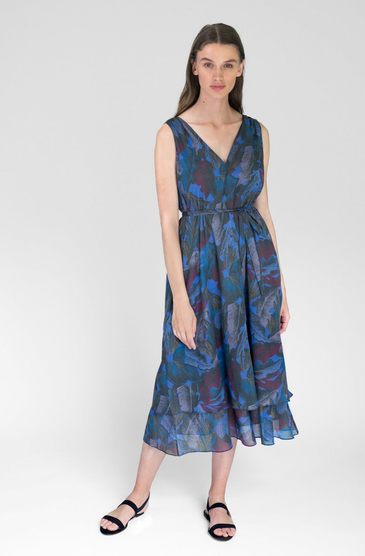 Jenia is 5'9 and wears a size M