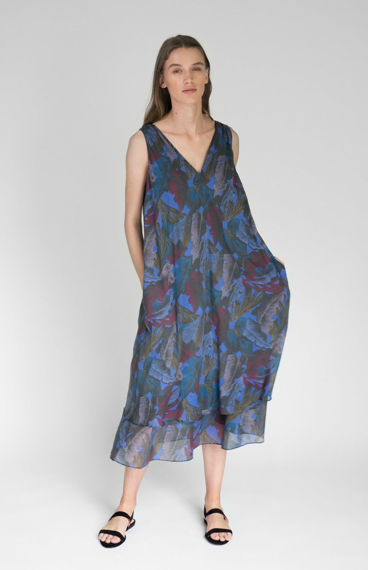 Jenia is 5'9 and wears a size M