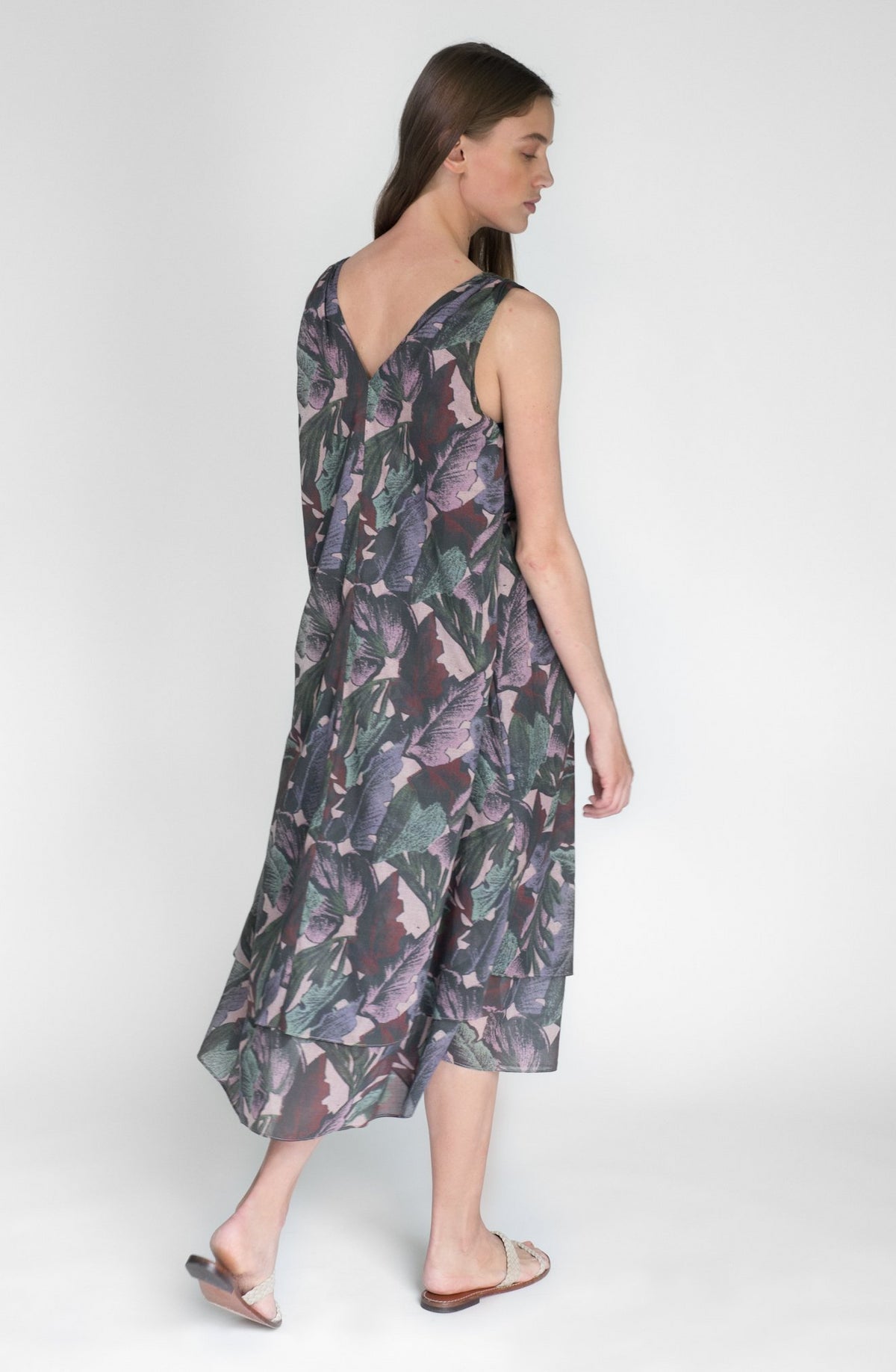 Jenia is 5'9 and wears a size M