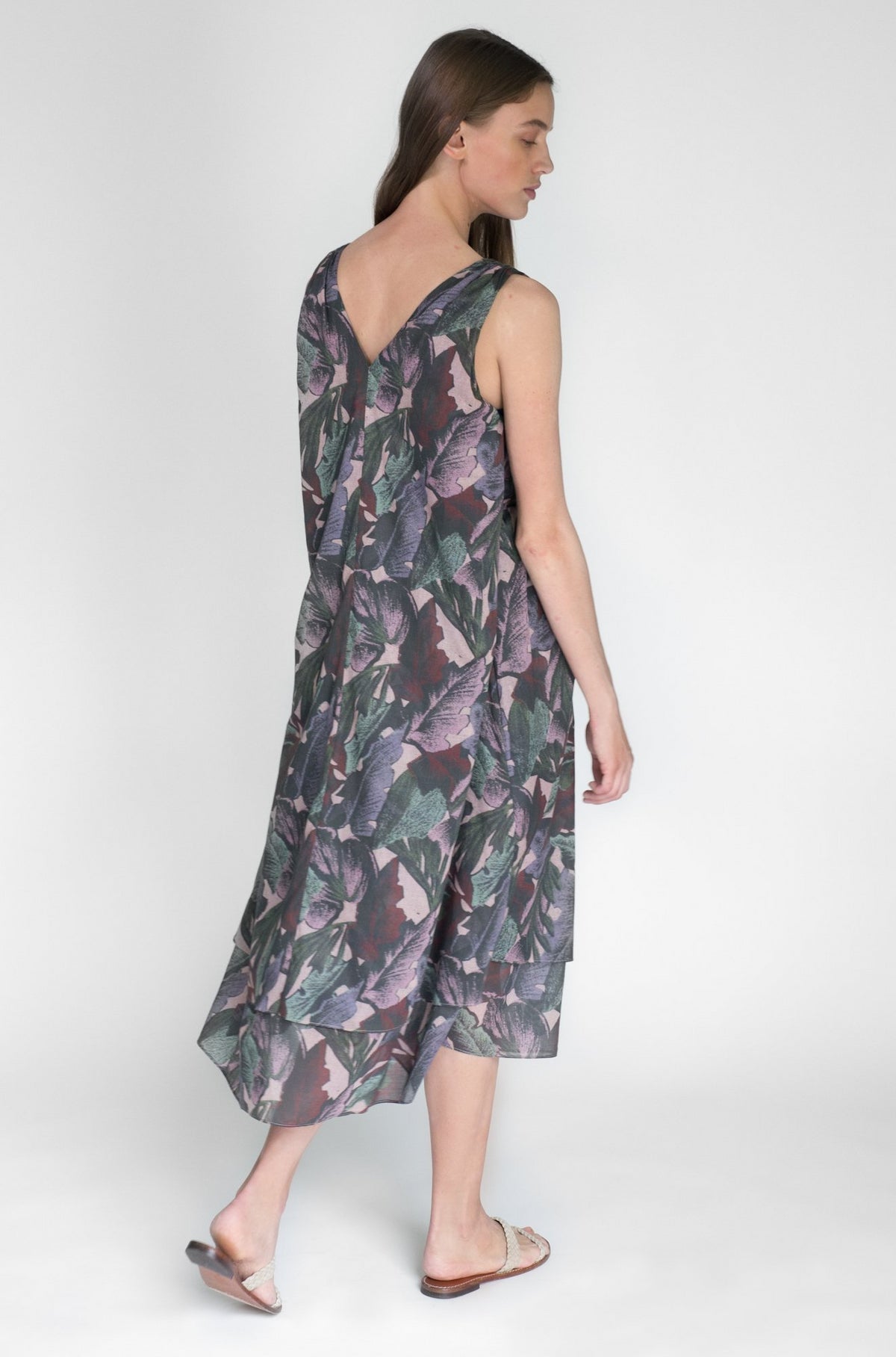 Jenia is 5'9 and wears a size M