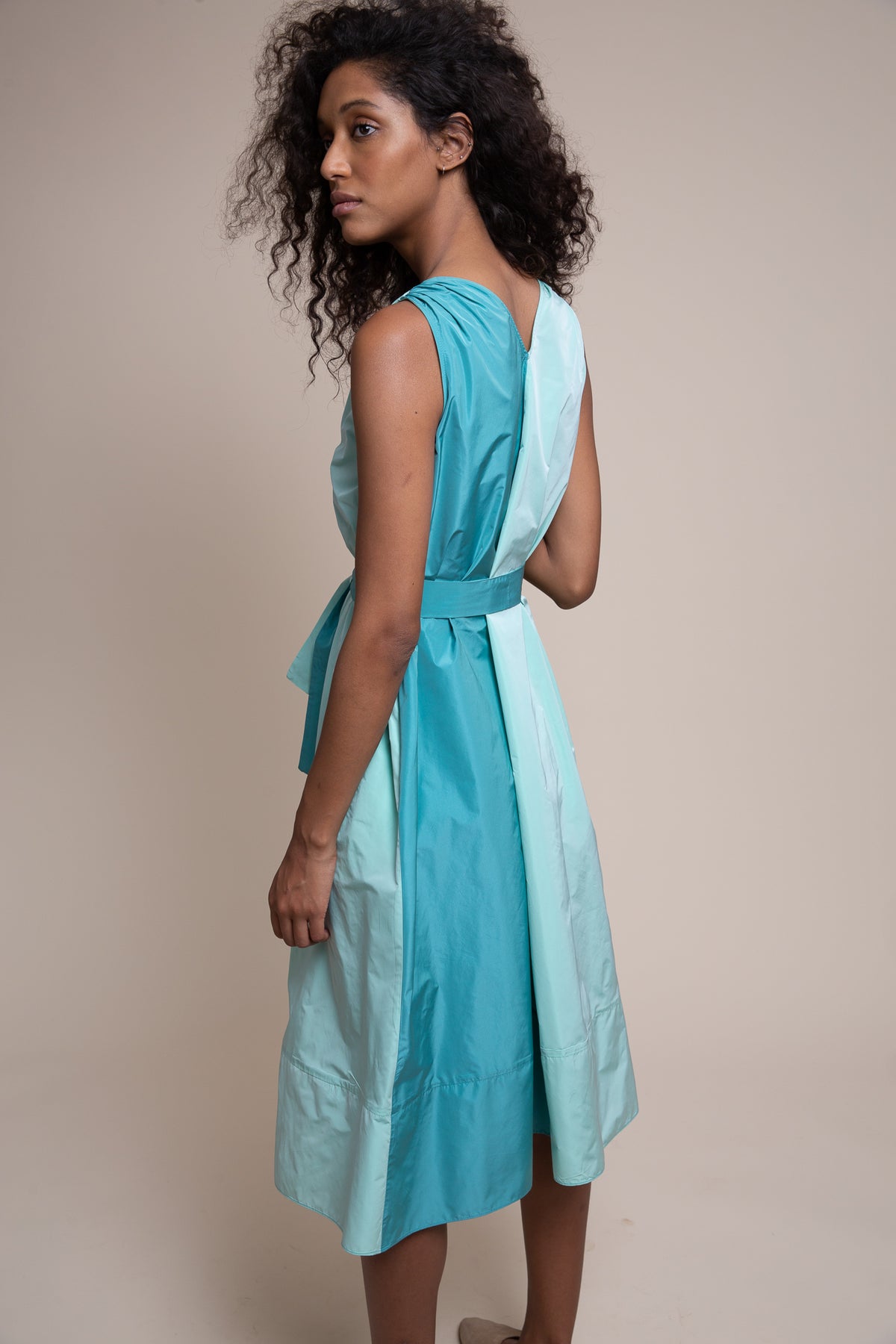 Made from sustainable Newlife recycled polyester taffeta, the Vestry dress has a split personality - wear it loose and easy or create a little drama by belting it. 
